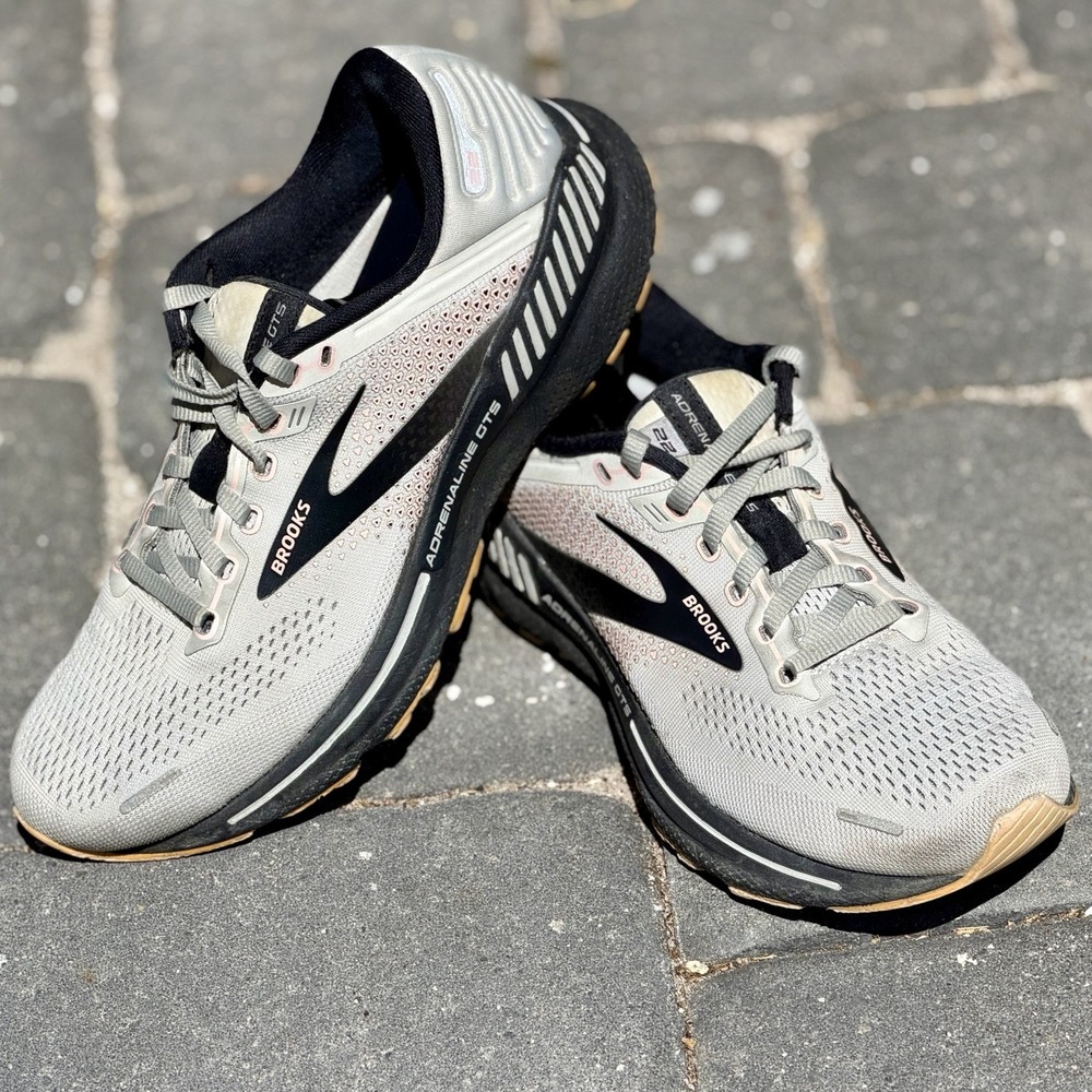 Brooks Adrenaline GTS 22 Grey Rose Black Road-Running Sneakers Women's 7.5 WIDE